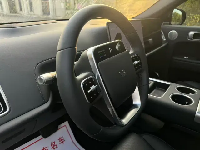 Li Auto L7 — Фото автомобиля 11