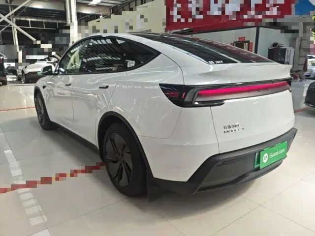 Tesla Model Y — Фото автомобиля 4