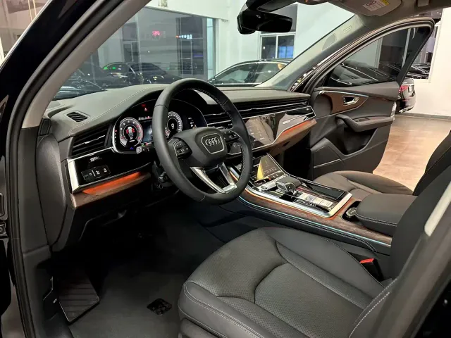 Audi Q7 — Фото автомобиля 9