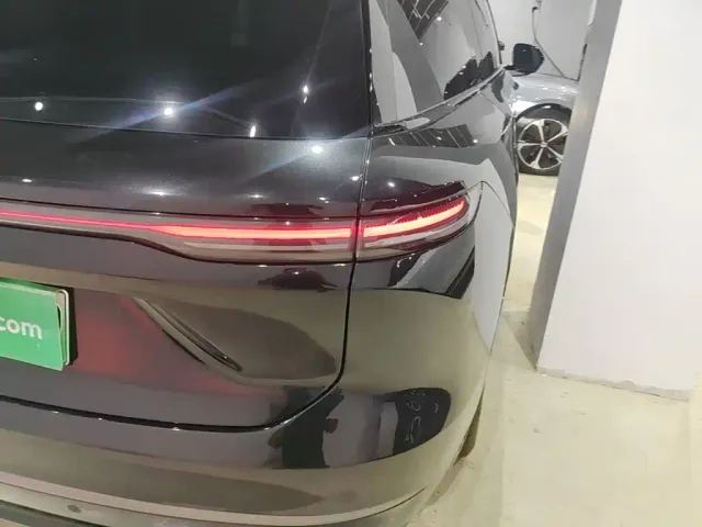Nio ES8 — Фото автомобиля 23