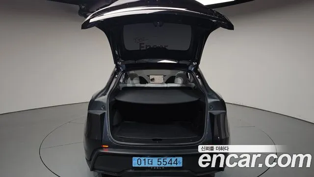 Tesla Model Y — Фото автомобиля 20