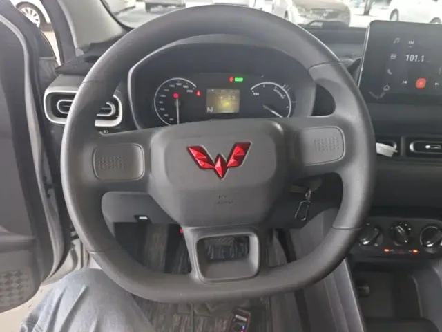 Wuling Hongguang — Фото автомобиля 10