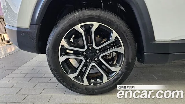 Jeep Compass — Фото автомобиля 5