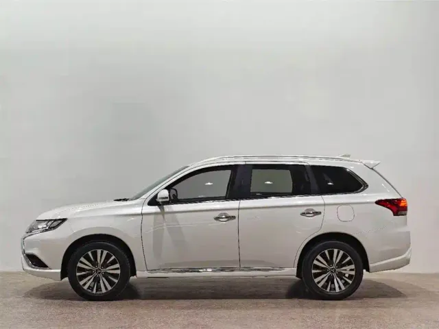 Mitsubishi Outlander — Фото автомобиля 3