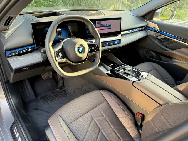 BMW i5 — Фото автомобиля 10