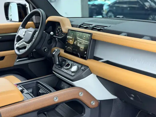 Land Rover Defender — Фото автомобиля 18