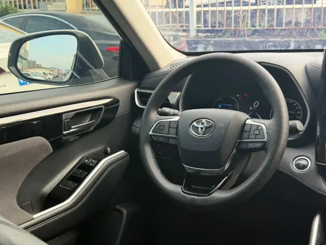 Toyota Highlander — Фото автомобиля 8