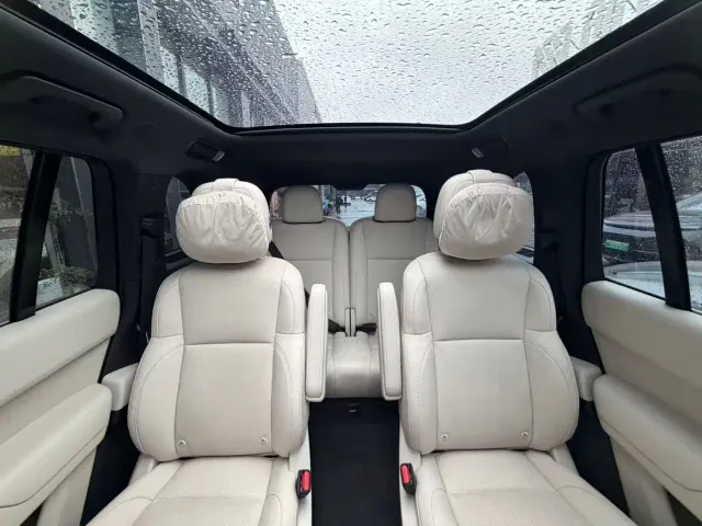 Li Auto L8 — Фото автомобиля 8