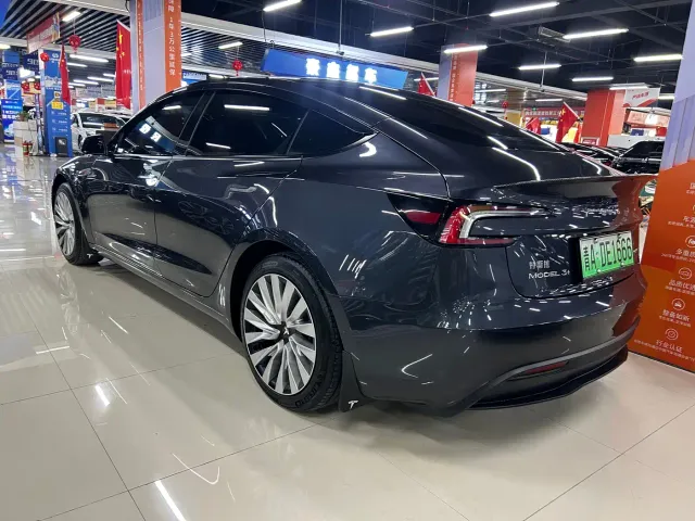 Tesla Model 3 — Фото автомобиля 7