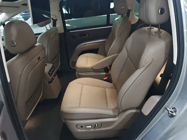 Li Auto i8 — Фото автомобиля 16