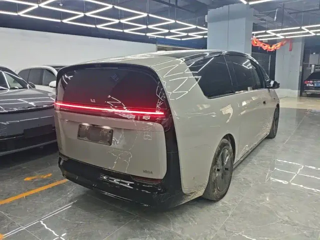 Li Auto MEGA — Фото автомобиля 6