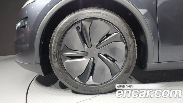 Tesla Model Y — Фото автомобиля 4