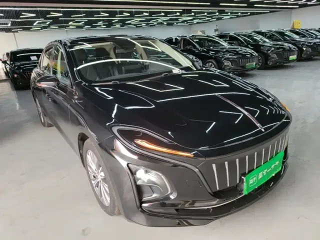 Hongqi E-QM5 — Фото автомобиля 3