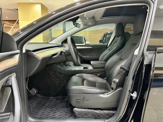 Tesla Model Y — Фото автомобиля 8