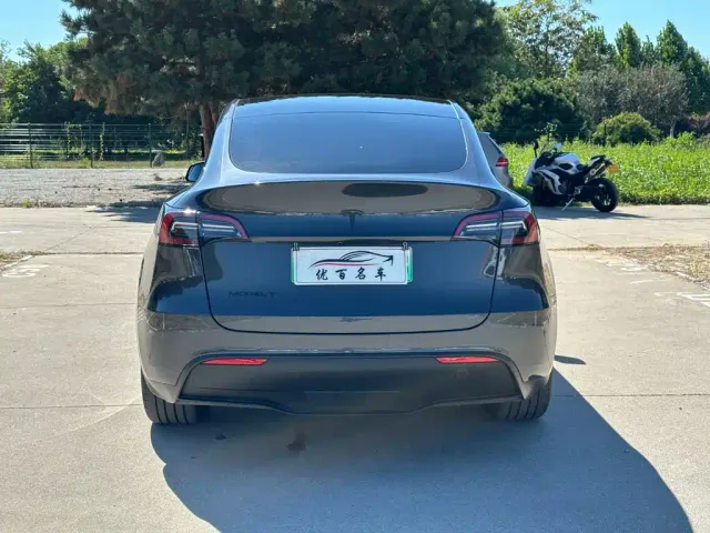 Tesla Model Y — Фото автомобиля 5