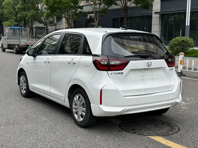 Honda Fit — Фото автомобиля 7