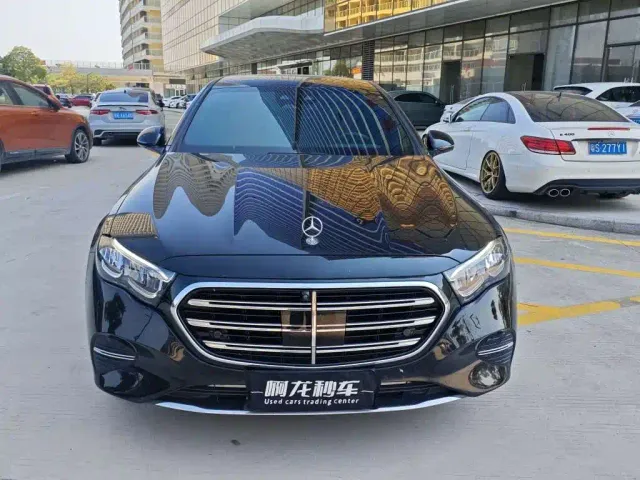 Mercedes-Benz E-Class — Фото автомобиля 2
