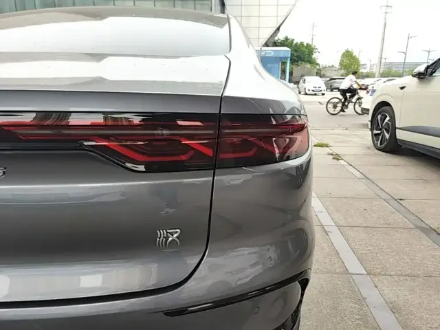 BYD Han — Фото автомобиля 23