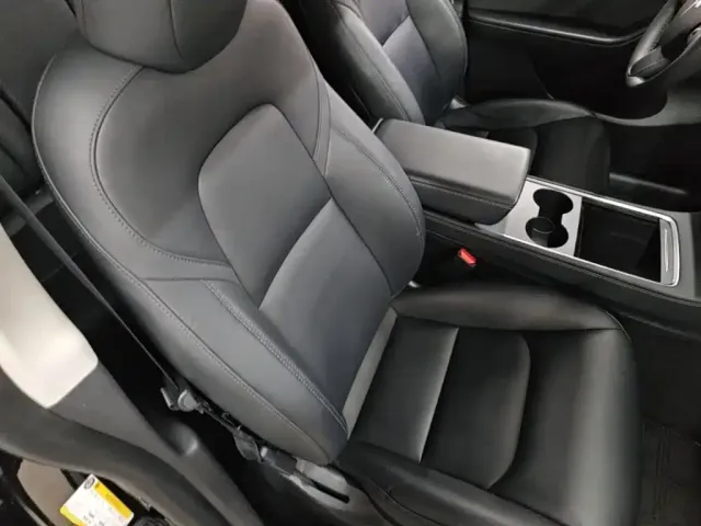 Tesla Model Y — Фото автомобиля 24