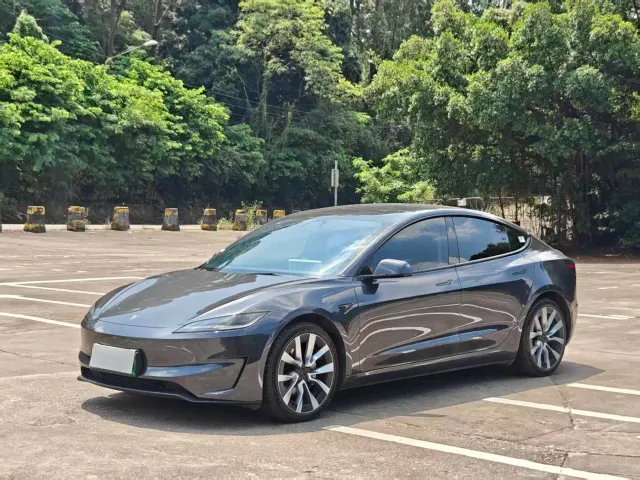 Фотография автомобиля — Tesla Model 3