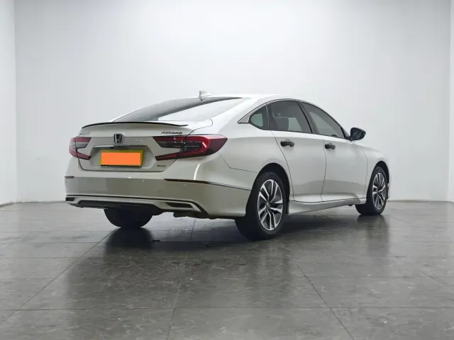 Honda Accord — Фото автомобиля 3