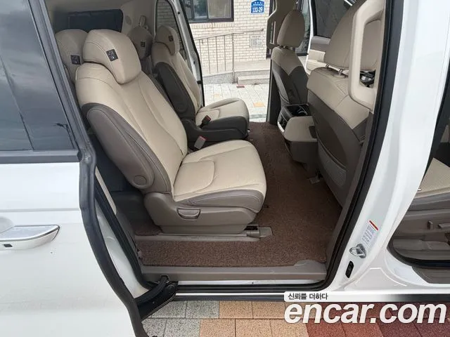 Kia Carnival Generation 4 — Фото автомобиля 16
