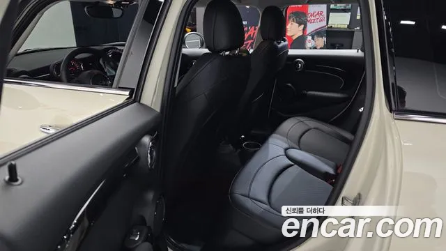 Mini Cooper Cooper 5 дверей Classic Launch Pack — Фото автомобиля 26
