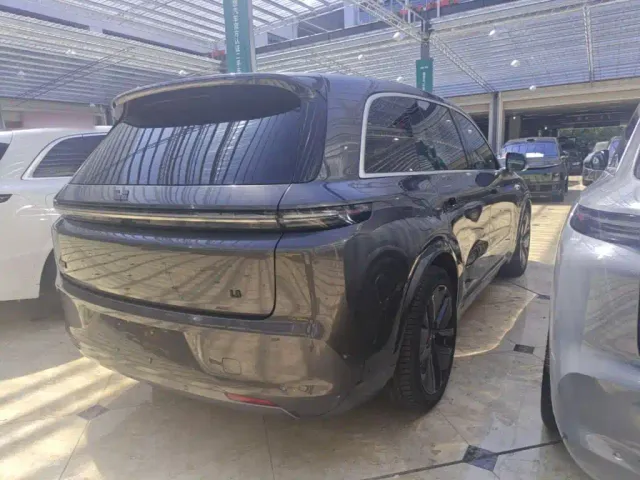 Li Auto L8 — Фото автомобиля 6