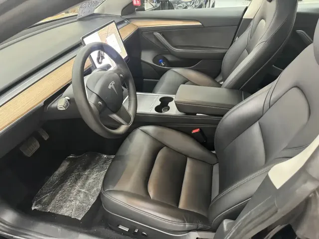 Tesla Model 3 — Фото автомобиля 8
