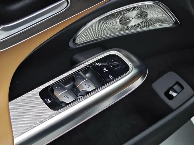 Mercedes-Benz E-Class — Фото автомобиля 24