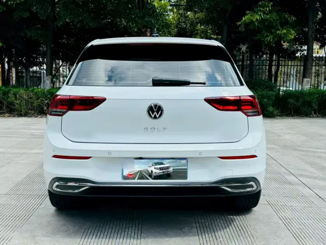 Volkswagen Golf — Фото автомобиля 6