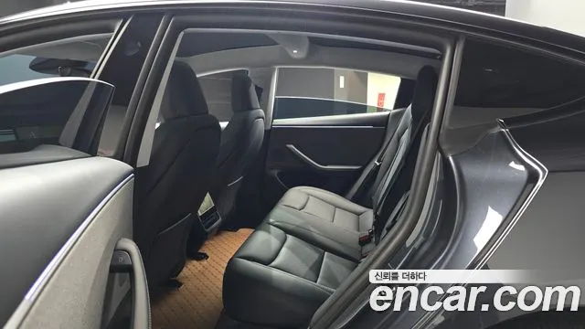 Tesla Model 3 — Фото автомобиля 17