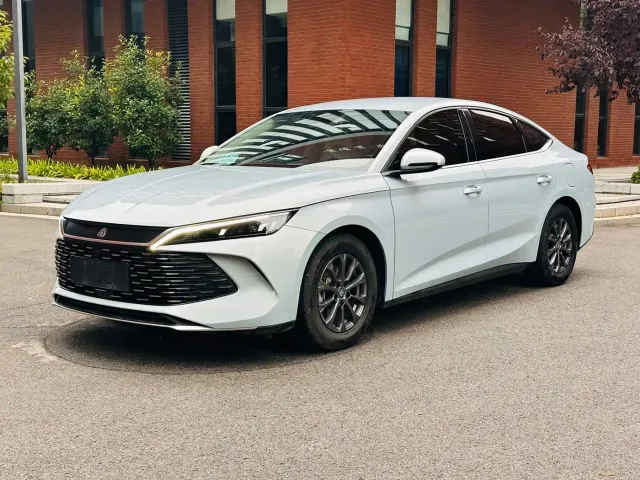 Фотография автомобиля — BYD Qin L