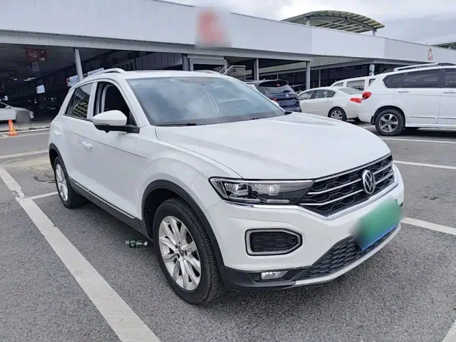 Volkswagen T-Roc — Фото автомобиля 3