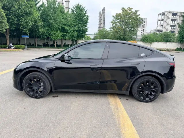 Tesla Model Y — Фото автомобиля 8
