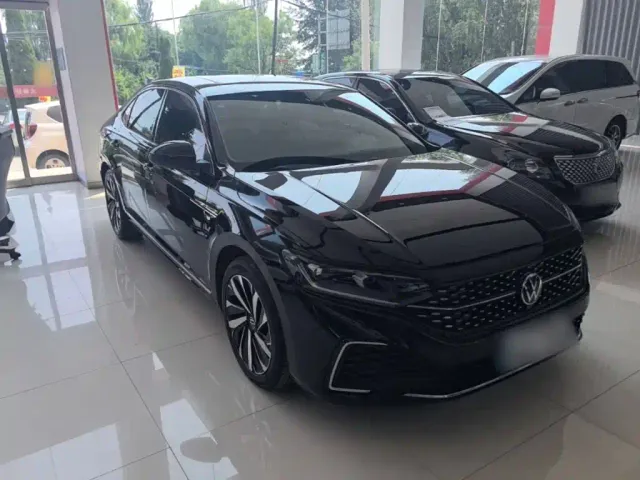 Volkswagen Passat — Фото автомобиля 3