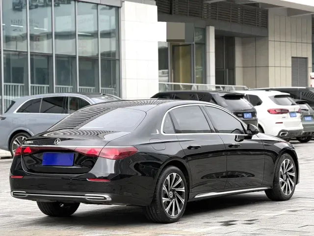 Mercedes-Benz E-Class — Фото автомобиля 11