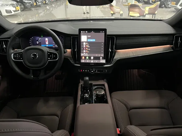Volvo S90 — Фото автомобиля 7