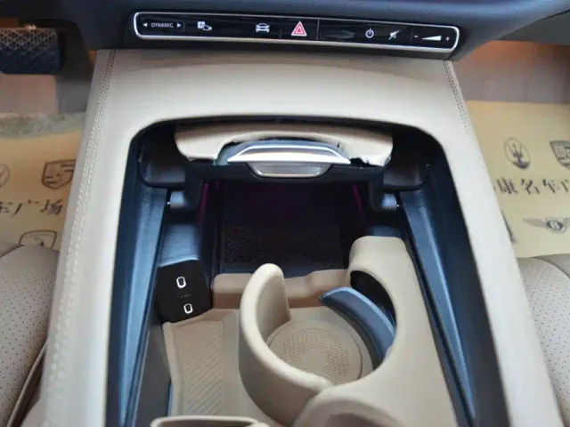 Mercedes-Benz E-Class — Фото автомобиля 10