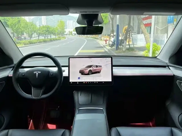 Tesla Model Y — Фото автомобиля 4
