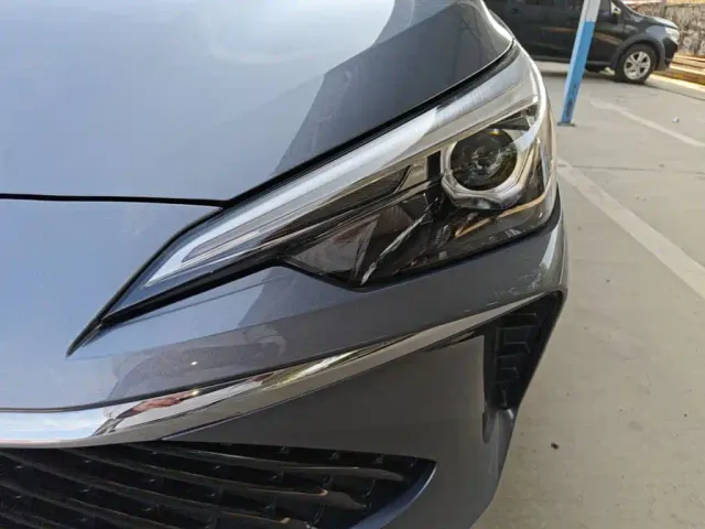 Roewe i5 — Фото автомобиля 23