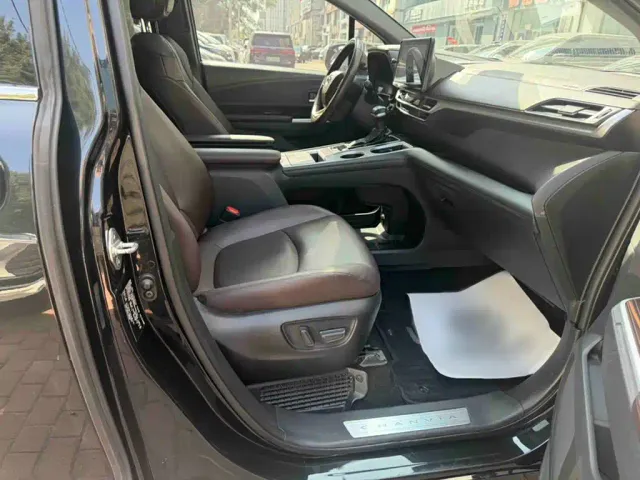 Toyota Granvia — Фото автомобиля 3