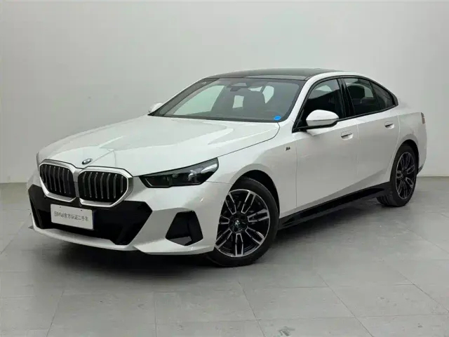 Фотография автомобиля — BMW 5 Series