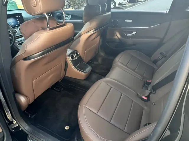 Mercedes-Benz E-Class — Фото автомобиля 21