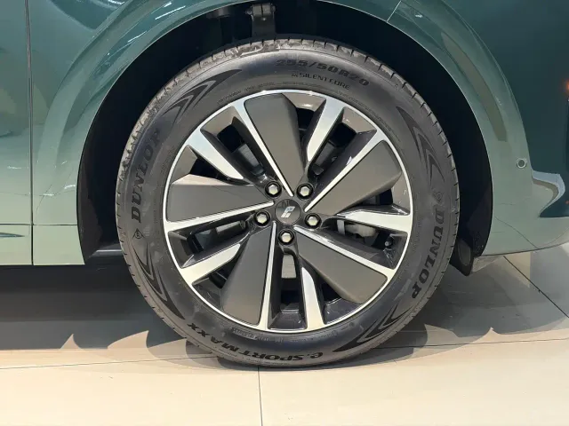 Li Auto L6 — Фото автомобиля 15