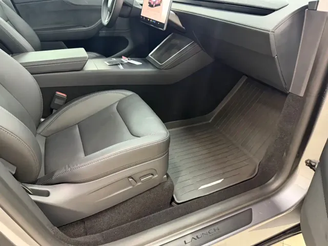 Tesla Model Y — Фото автомобиля 15