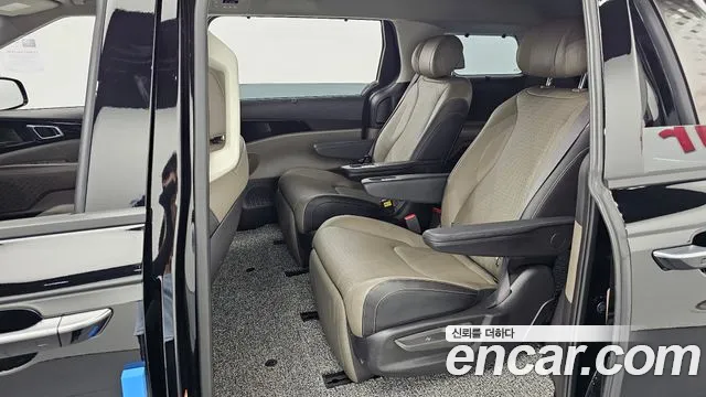 Kia Carnival Generation 4 — Фото автомобиля 11