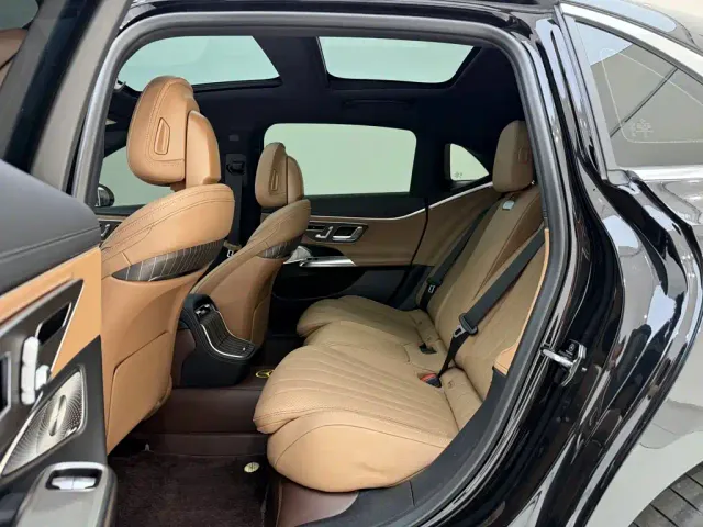 Mercedes-Benz E-Class — Фото автомобиля 18