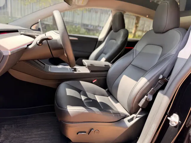 Tesla Model Y — Фото автомобиля 23