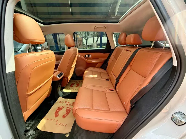 Leapmotor C10 — Фото автомобиля 6